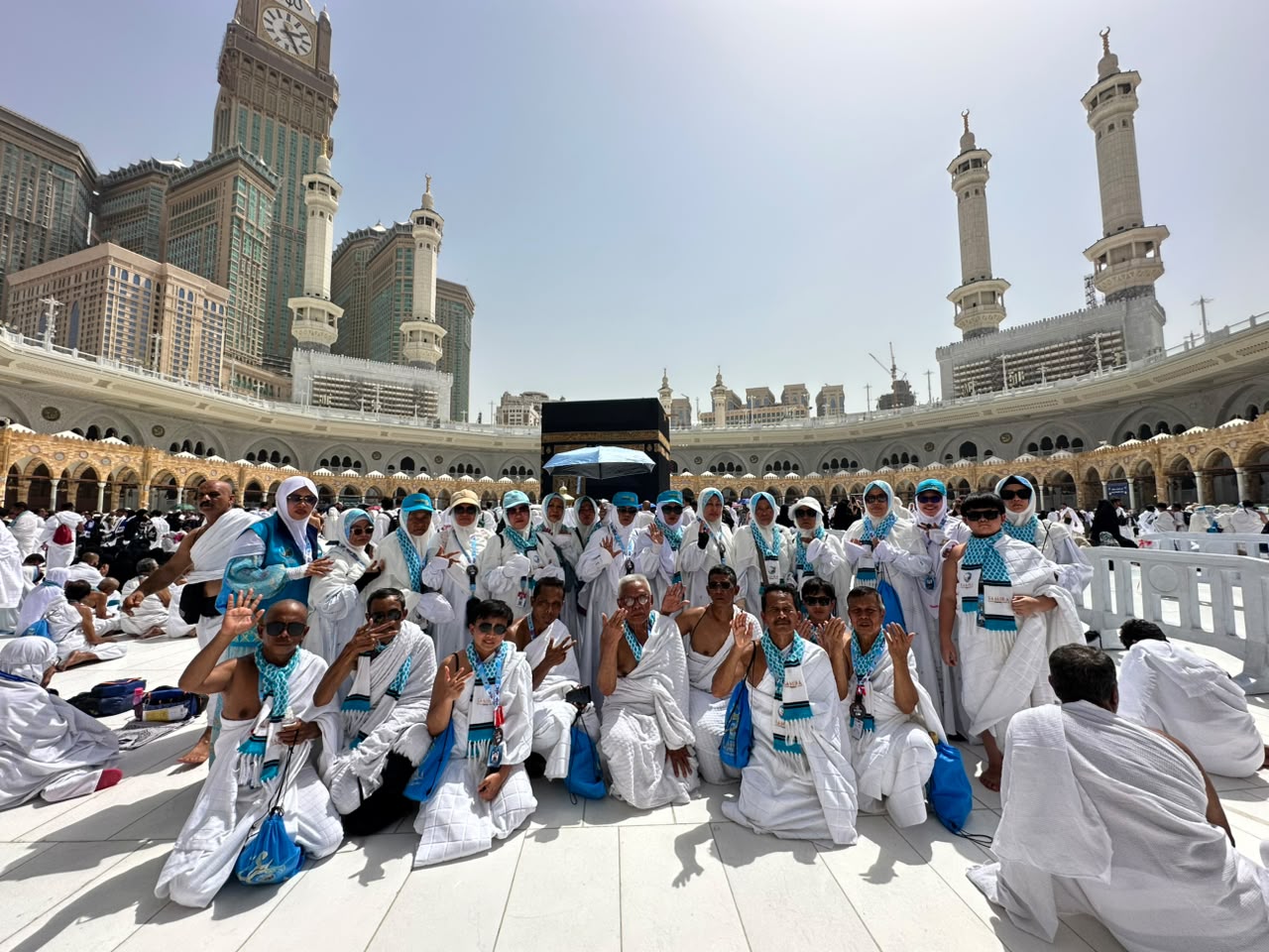 Foto depan ka'bah Bus 156